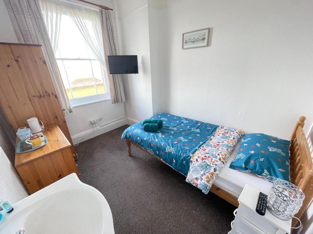 Bon-Ami Hotel Lowestoft Bagian luar foto